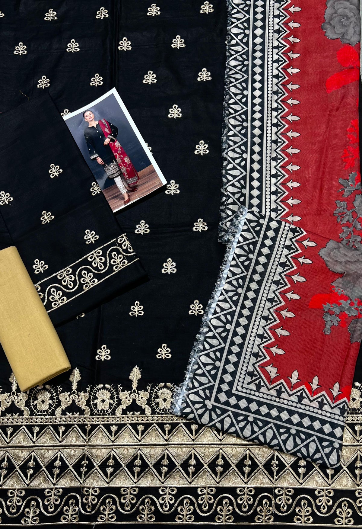 QALAMKAR EMBROIDERED LAWN 3pc