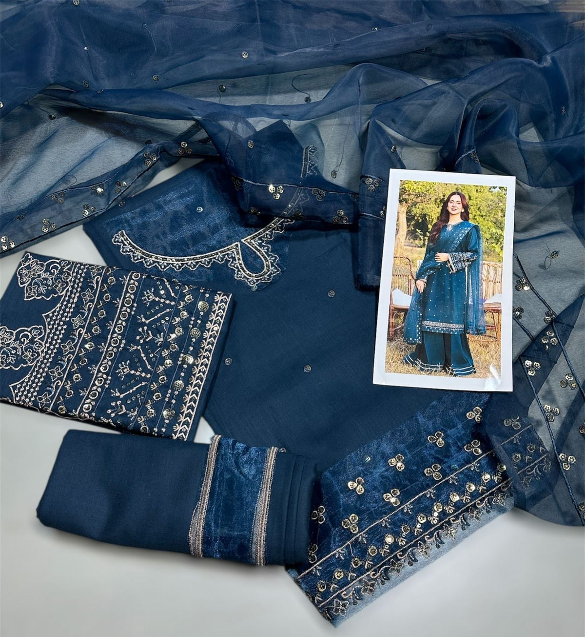 Heavy Embroidered Lawn 3pc