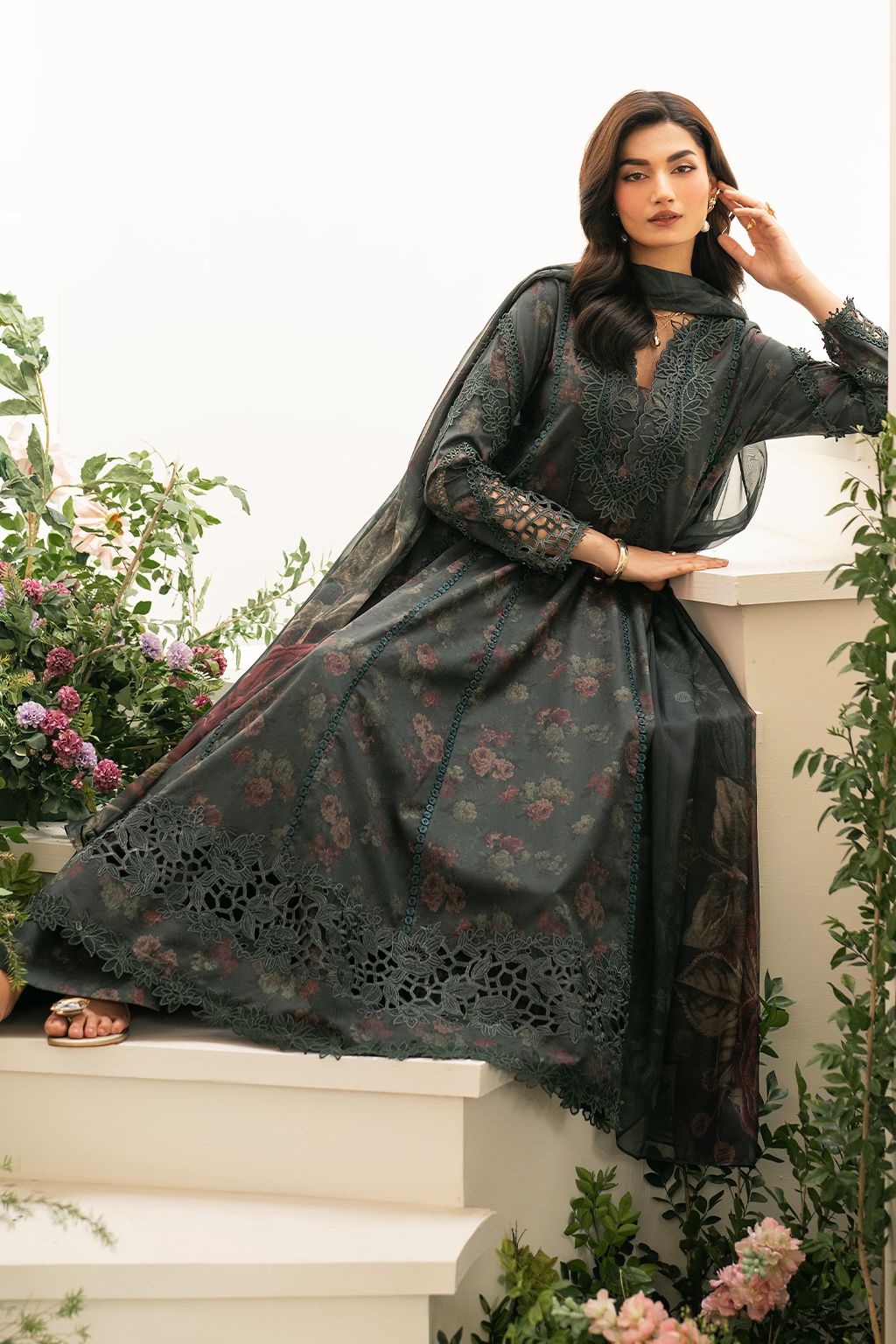Iznik-Printed Embroidered Lawn Unstiched 3pc (WA-1839)